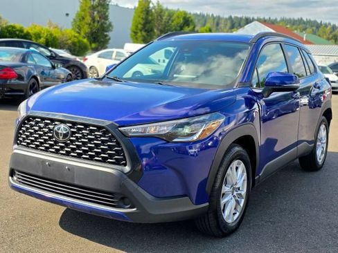 Used 2022 Toyota Corolla Cross LE AWD/4WD image 3