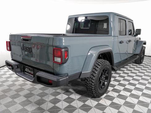 Used 2025 Jeep Gladiator Sport image 5