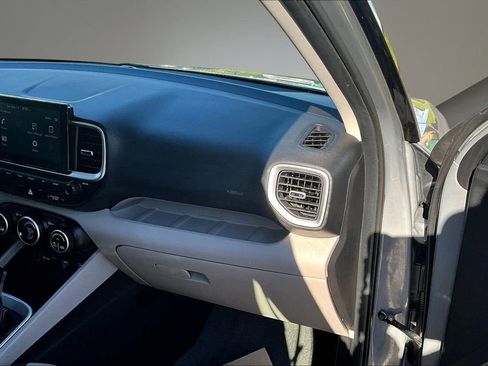 Used 2020 Hyundai Venue SEL FWD image 25
