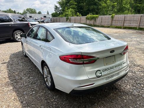 Used 2020 Ford Fusion SE FWD image 2