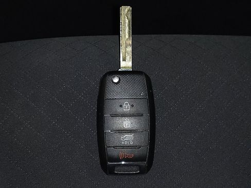 Used 2017 Kia Sorento LX image 32