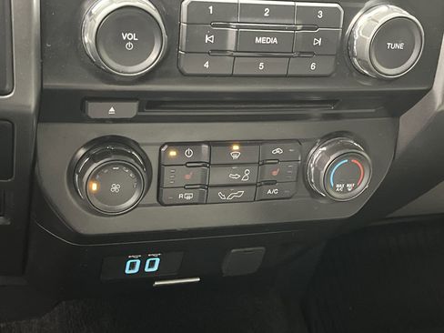 Used 2017 Ford F150 XLT w/ Equipment Group 302A Luxury image 21