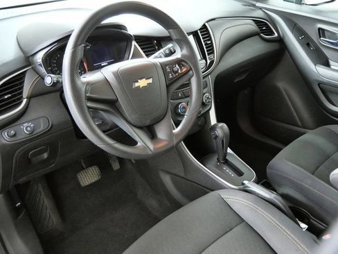 Used 2017 Chevrolet Trax LS AWD/4WD image 3