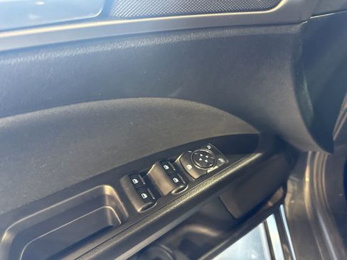 Used 2017 Ford Fusion SE w/ Fusion SE Technology Package image 18