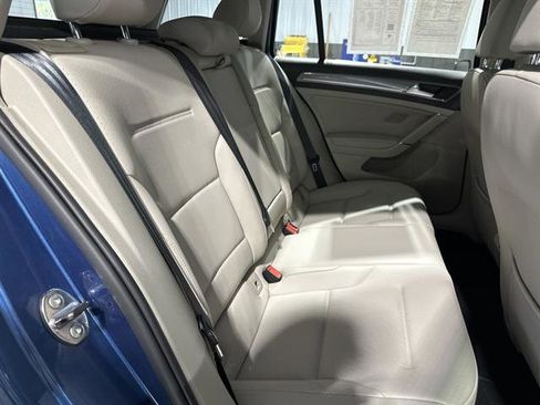 Used 2017 Volkswagen Golf SE image 19
