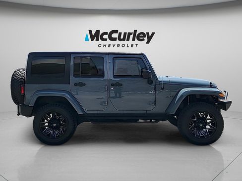 Used 2015 Jeep Wrangler Unlimited Sahara w/ Connectivity Group AWD/4WD image 8