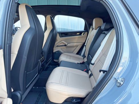 Used 2024 Porsche Cayenne Turbo image 47