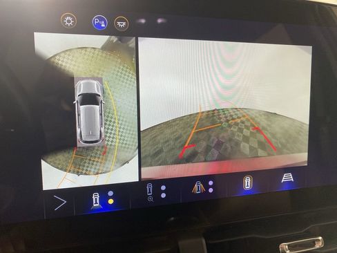 Used 2025 Chevrolet Equinox ACTIV w/ Safety and Technology Package image 13