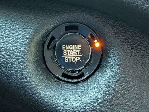 Used 2020 Jeep Cherokee Limited FWD image 31