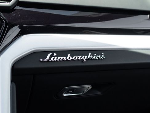Used 2022 Lamborghini Urus AWD/4WD image 44