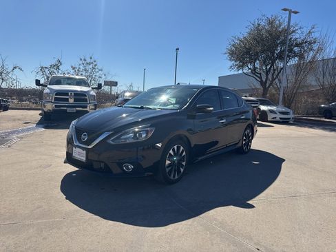 Used 2019 Nissan Sentra SR w/ Exterior Package image 1