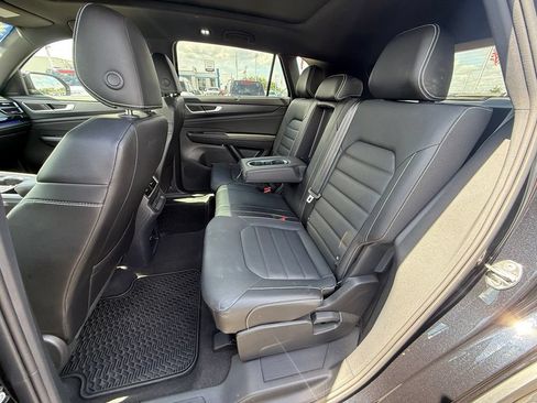 Used 2024 Volkswagen Atlas Cross Sport SEL R-Line AWD/4WD image 19