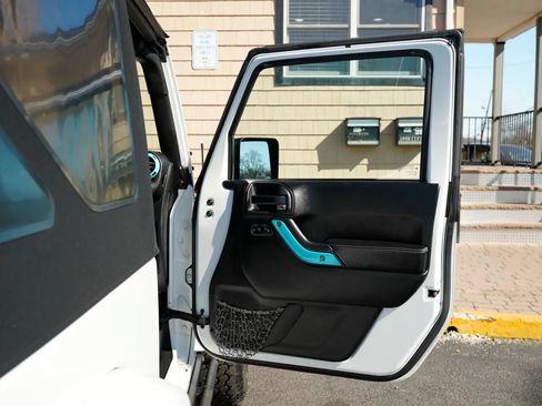 Used 2018 Jeep Wrangler Sport AWD/4WD image 23