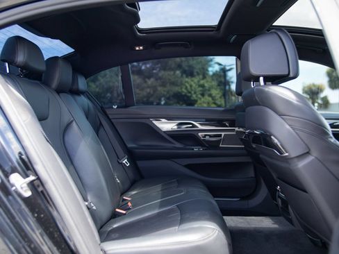 Used 2020 BMW 740i w/ M Sport Package RWD image 31