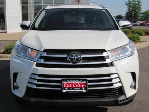 Used 2017 Toyota Highlander XLE w/ Carpet Mat Package AWD/4WD image 3