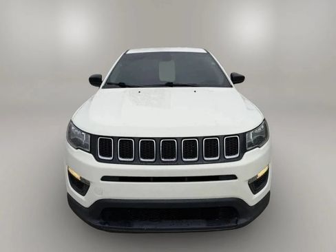 Used 2018 Jeep Compass Sport FWD image 2