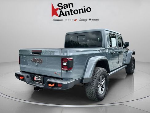 Certified 2025 Jeep Gladiator Mojave AWD/4WD image 8