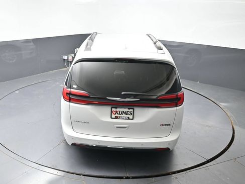 Used 2022 Chrysler Pacifica Touring-L FWD image 44