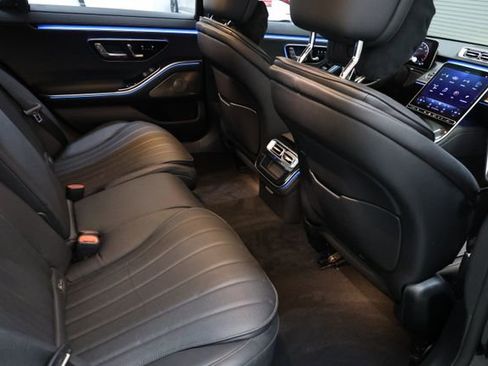 Used 2022 Mercedes-Benz S 580 4MATIC Sedan w/ AMG Line Package image 98