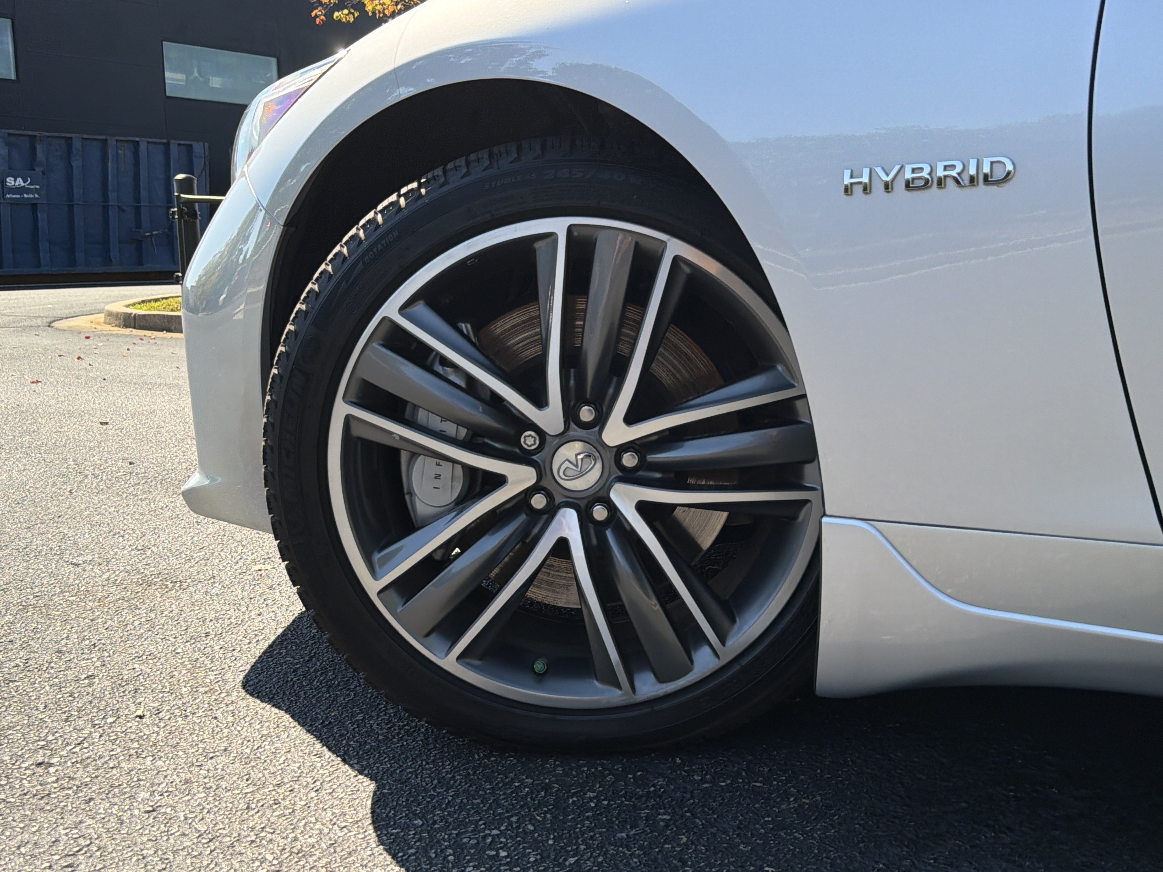 Used 2015 INFINITI Q50 Hybrid AWD w/ Deluxe Technology Package image 14