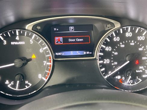Used 2019 Nissan Pathfinder SL FWD image 12