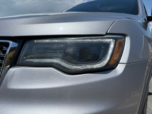 Used 2019 Jeep Grand Cherokee Limited w/ Luxury Group II AWD/4WD image 15