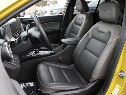 Used 2024 Chevrolet Trax ACTIV w/ Sunroof Package FWD image 17
