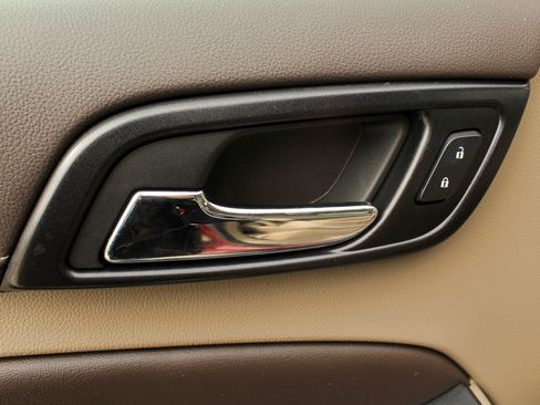 Used 2020 Chevrolet Suburban Premier image 9