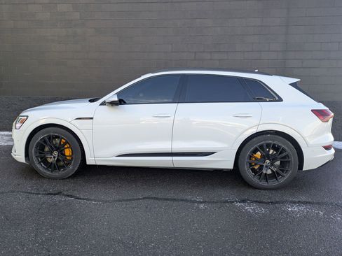 Certified 2023 Audi e-tron Premium Plus w/ Premium Plus Package image 9