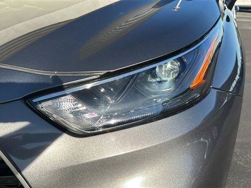 Used 2024 Toyota Highlander LE image 6