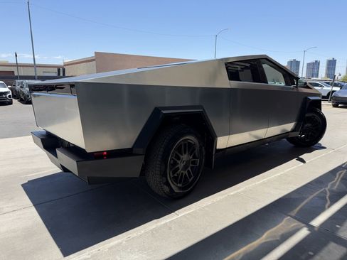 Used 2024 Tesla Cybertruck AWD Crew Cab image 4