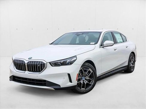 Used 2025 BMW i5 xDrive40 w/ Premium Package image 1