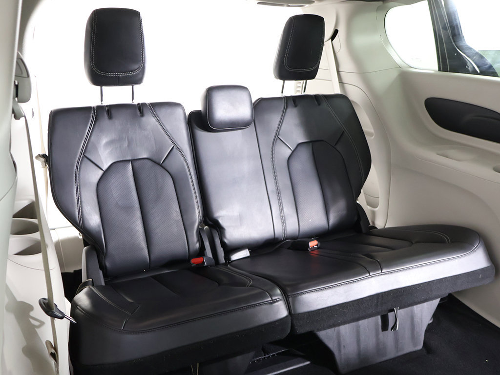 Used 2023 Chrysler Pacifica Touring-L FWD image 34
