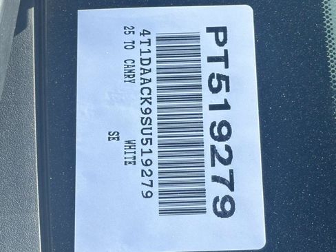 Used 2025 Toyota Camry SE w/ Convenience Package FWD image 14