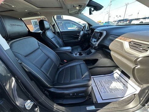 Used 2022 GMC Acadia Denali image 26