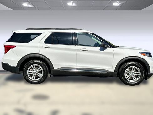 Used 2022 Ford Explorer XLT image 7
