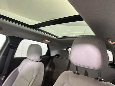 Used 2021 Chevrolet TrailBlazer LT w/ Sun and Liftgate Package FWD image 12