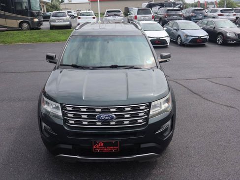 Used 2016 Ford Explorer XLT w/ Equipment Group 202A AWD/4WD image 4