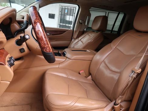 Used 2015 Cadillac Escalade ESV Platinum AWD/4WD image 6