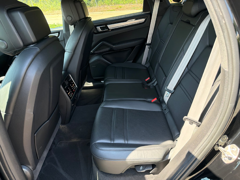 Used 2022 Porsche Cayenne Platinum Edition w/ Premium Package Plus AWD/4WD image 20