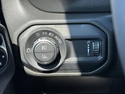 Used 2023 Jeep Gladiator Overland AWD/4WD image 21