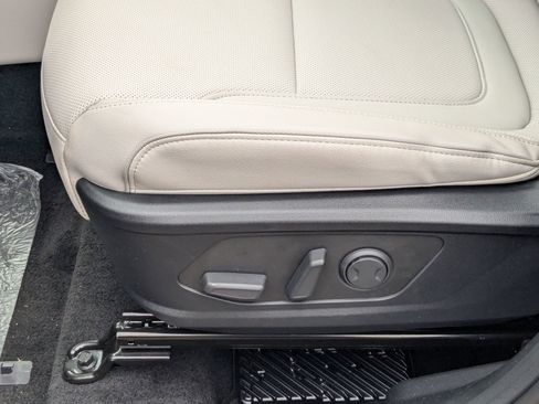 New 2025 Hyundai Tucson Limited image 18