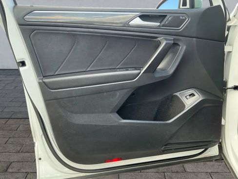 Used 2021 Volkswagen Tiguan SEL Premium R-Line image 10