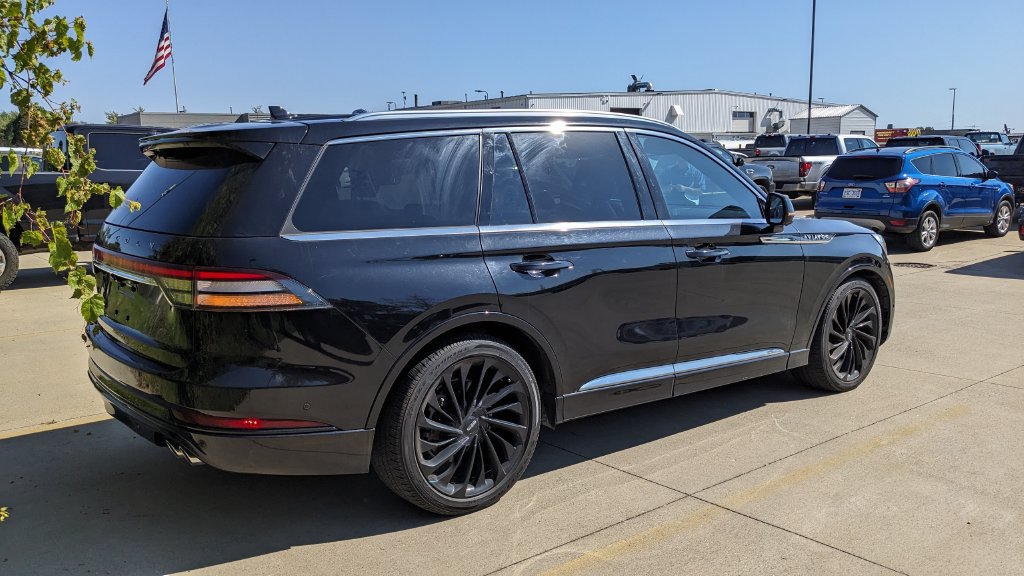 Used 2022 Lincoln Aviator Reserve w/ Equipment Group 201A AWD/4WD image 3