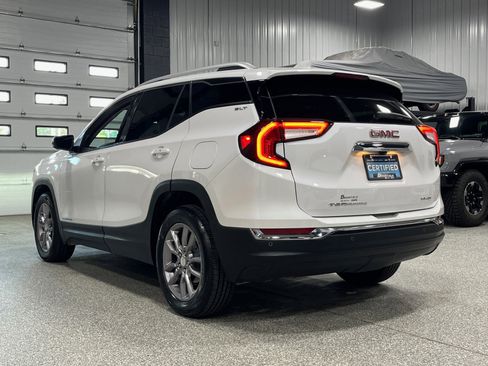Certified 2022 GMC Terrain SLT w/ Infotainment Package II image 3