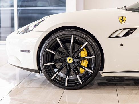 Used 2012 Ferrari California image 8