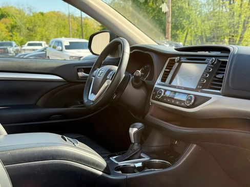 Used 2016 Toyota Highlander XLE AWD/4WD image 45