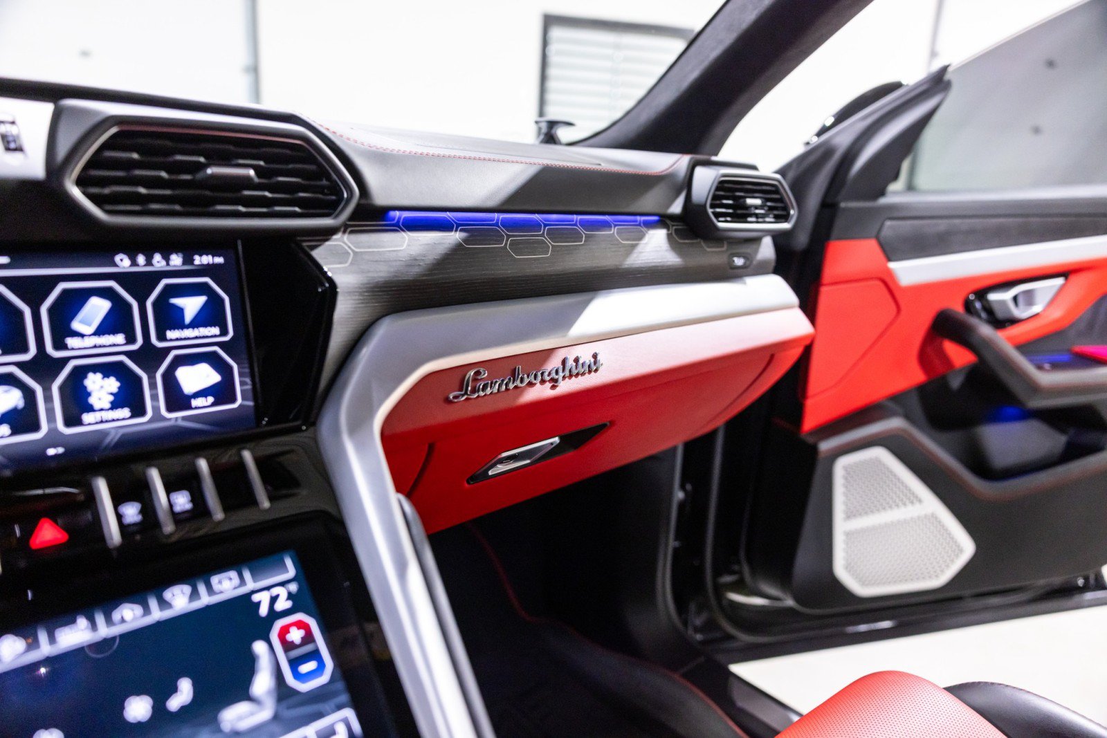 Used 2020 Lamborghini Urus AWD/4WD image 46