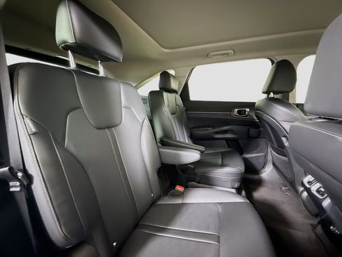 Used 2025 Kia Sorento EX w/ Panoramic Sunroof Package image 27