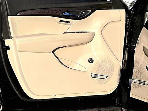 Used 2021 Buick Envision Avenir w/ Technology Package II image 18